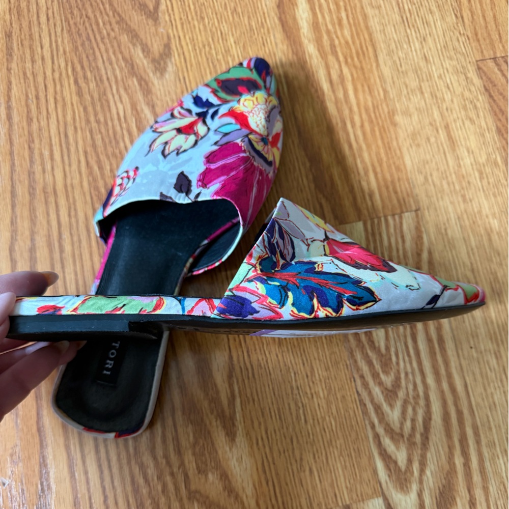 $165 Natori Adore Floral Mule - Picture 6 of 6